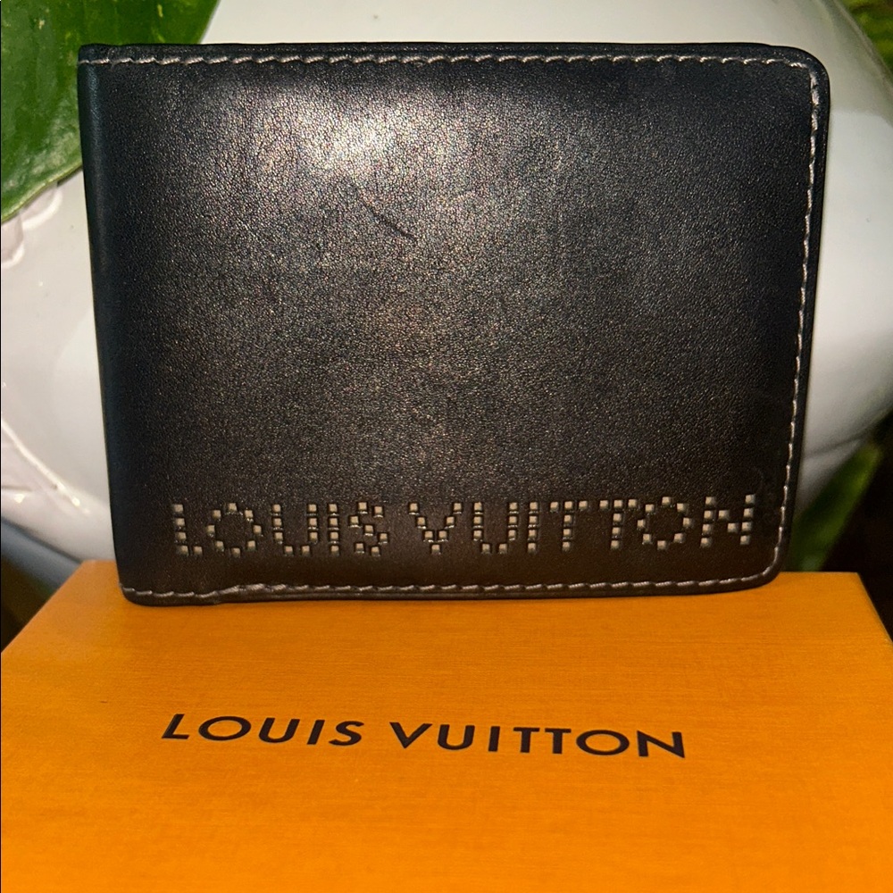 SOLD!! Louis Vuitton Cuir Bequia Portefeuille Multiple Bifold Mens Wallet